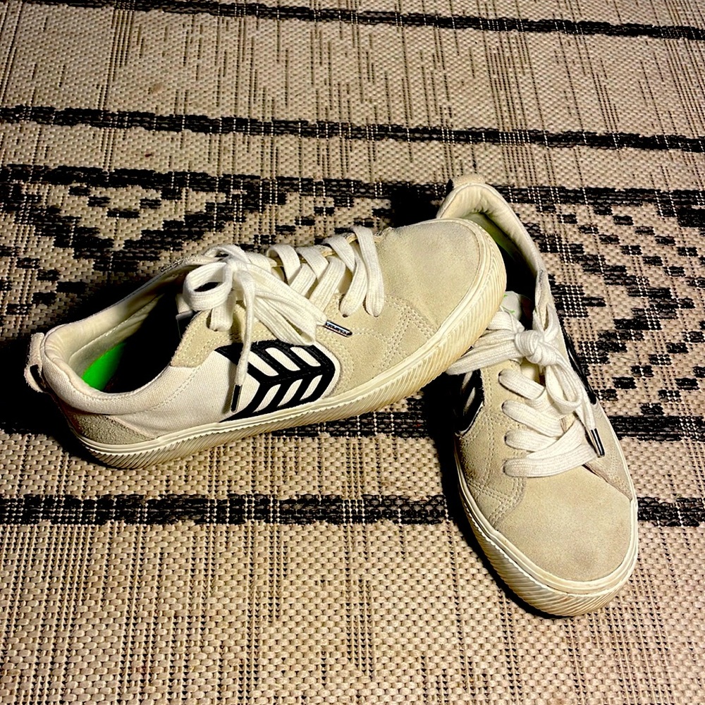 Cariuma off-white leather and canvas tennis shoes